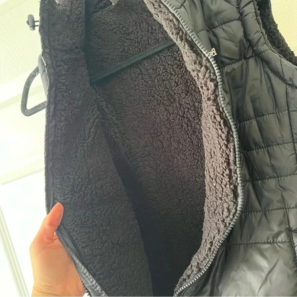 Avalanche Wear Lined Puffer Hooded Vest Zipper Front Chin Guard Womens Black Sm - Picture 5 of 5